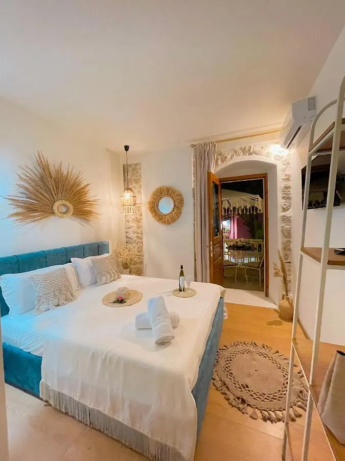 Bohemian Boutique Suites contacts